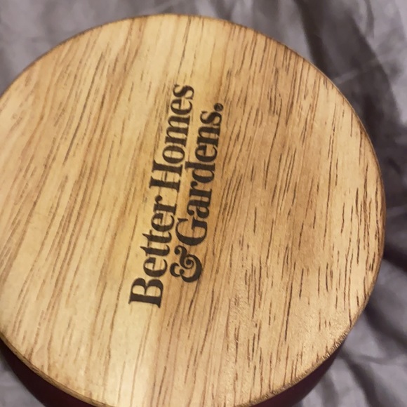 NEW BHG Red Berry Oak 2 Wick 18oz Candle - Picture 5 of 5